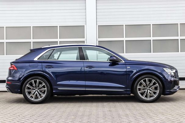 Audi Q8 55 TFSI quattro S-line 250 kW image number 2