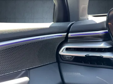 Car image 32