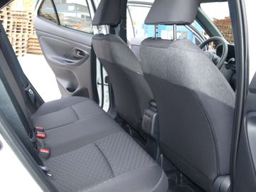 Car image 14