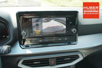 Car image 19