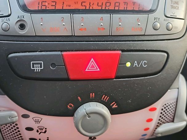 Toyota Aygo 50 kW image number 14