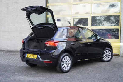 Car image 7