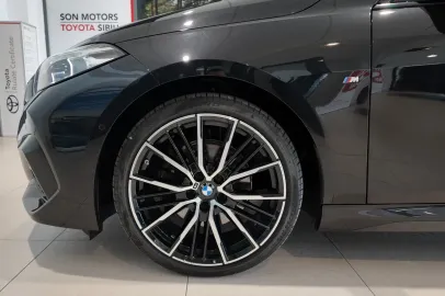 Car image 40