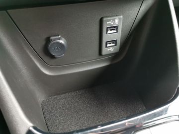 Car image 26