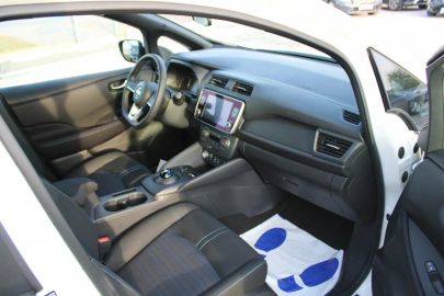 Car image 32