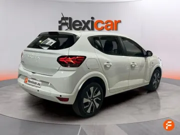 Car image 4