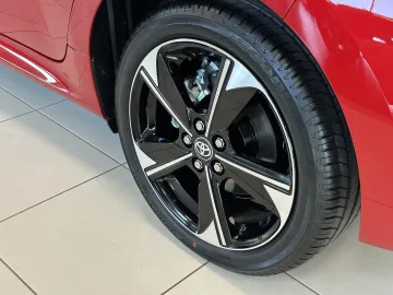 Car image 16
