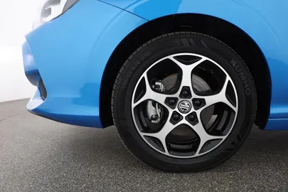 Car image 30