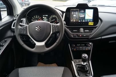 Car image 12