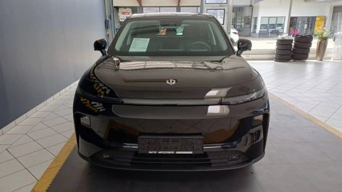 Car image 4