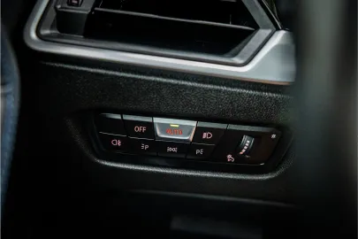 Car image 32