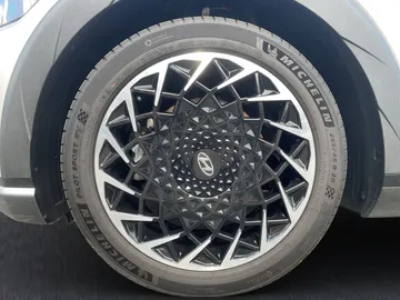 Car image 25