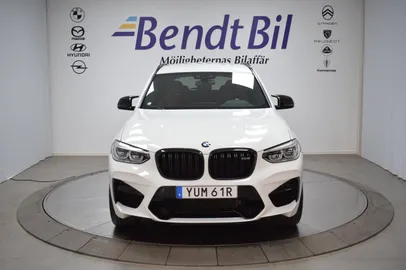 Car image 3