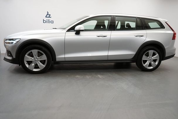 Volvo V60 Cross Country B4 Diesel AWD 147 kW image number 1