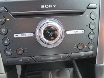 Car image 25