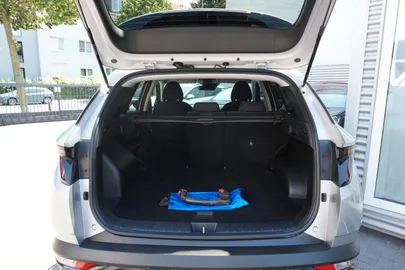 Car image 25