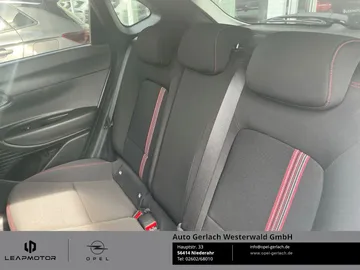 Car image 18