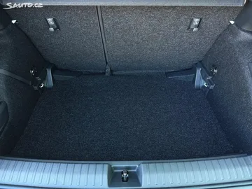 Car image 32