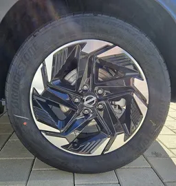 Car image 16