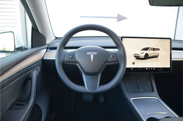 Tesla Model Y Long Range AWD 258 kW image number 14