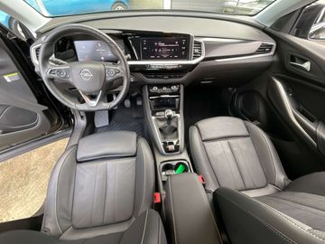 Car image 15