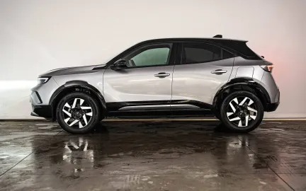 Car image 4