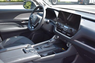 Car image 26