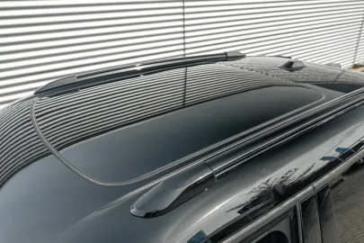 Car image 35