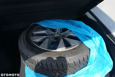 Car image 32