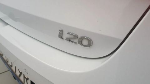 Car image 17