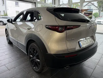 Car image 17