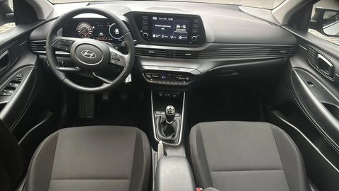 Car image 14