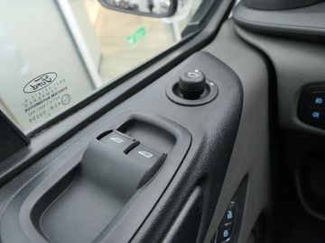 Car image 35