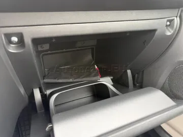 Car image 38