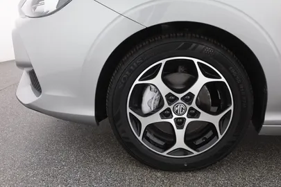 Car image 30