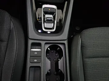 Car image 32
