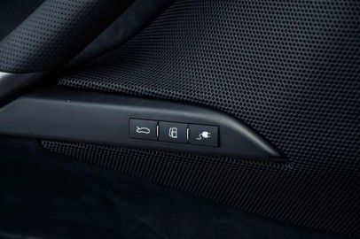 Car image 35