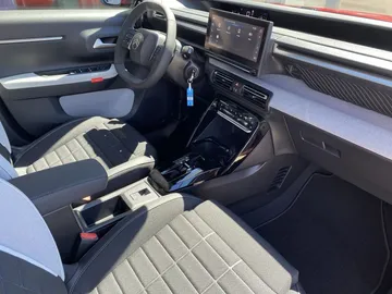 Car image 30