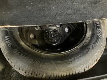 Car image 30