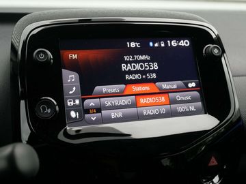 Car image 26