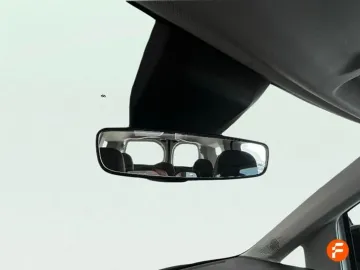 Car image 32