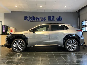 Car image 4