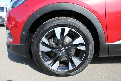 Car image 16