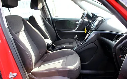 Car image 17