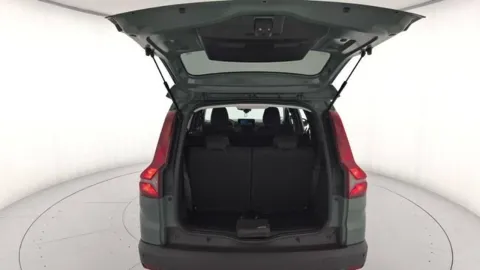 Car image 25