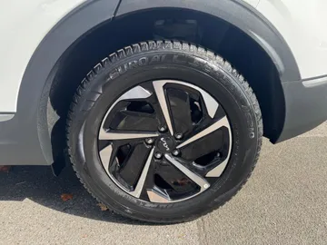 Car image 25