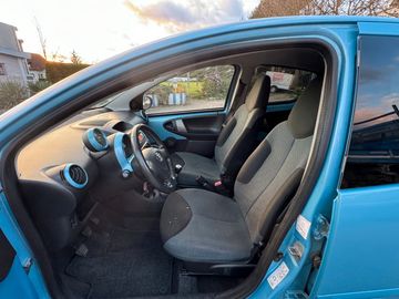 Car image 12