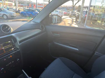 Car image 25