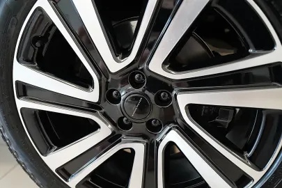 Car image 28