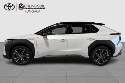 Car image 5